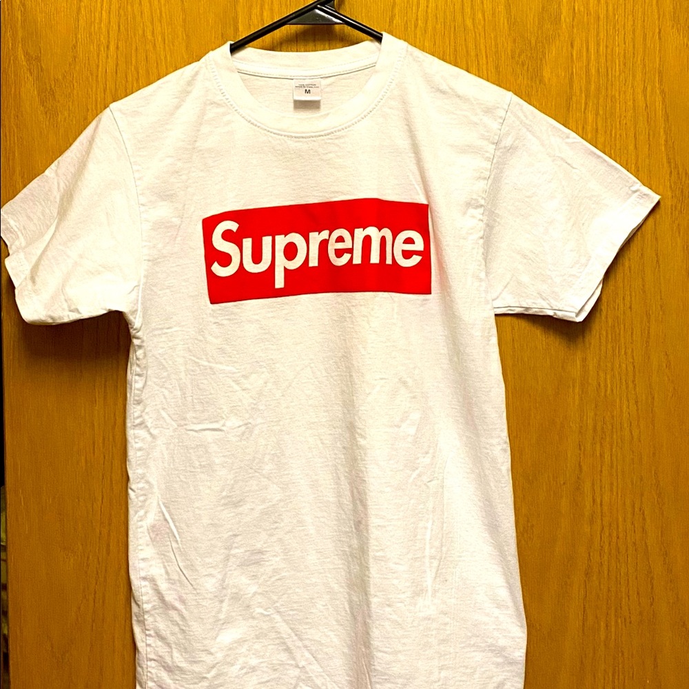 T-shirt with Supreme Logo